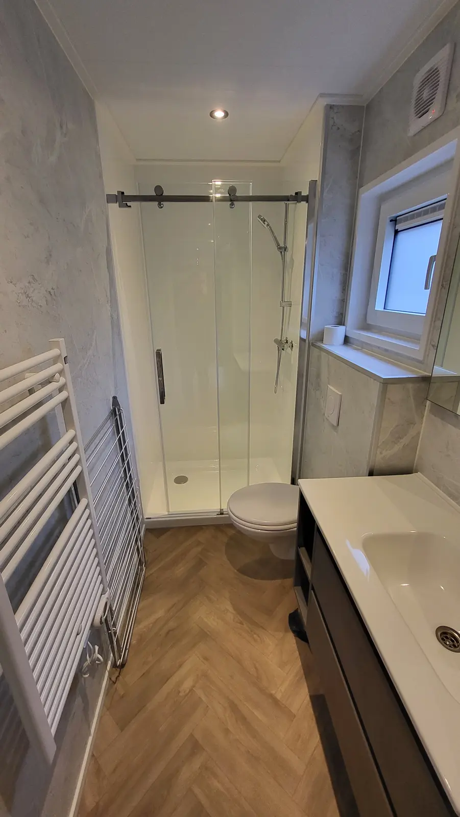Badkamer met douche