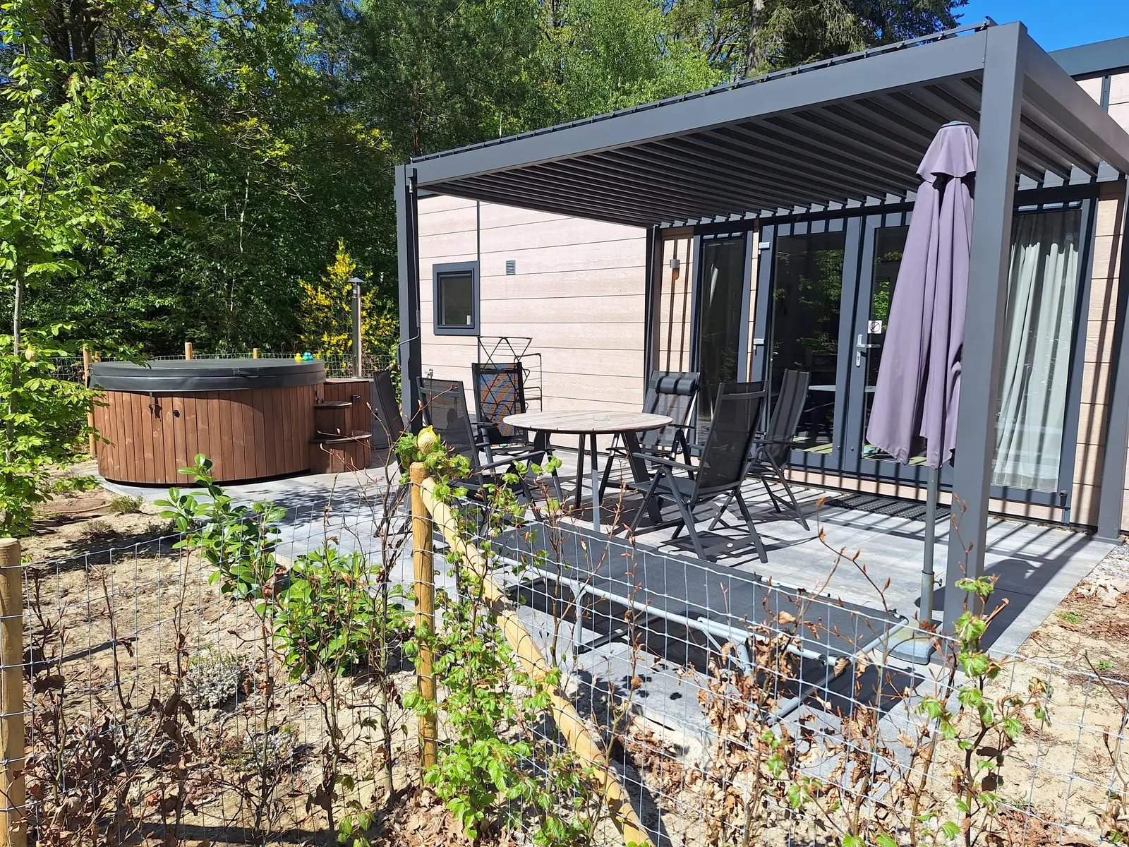 Tuin met hottub en terras